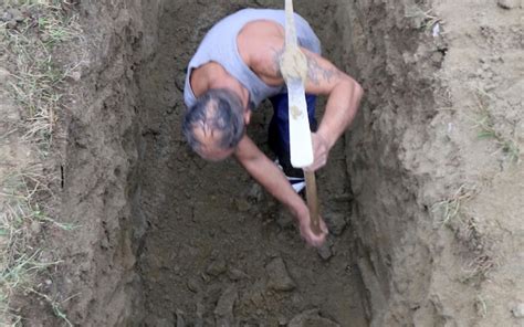 89-year-old digs own grave because he 'loves digging'