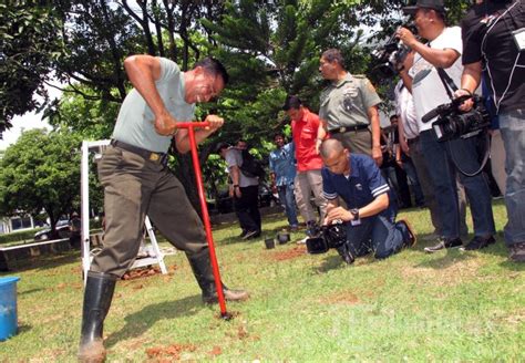 Membuat Lubang Biopori, Foto 1 #1272691 - Tribunnews.com