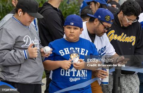 Los Angeles Dodgers Stadium Photos and Premium High Res Pictures ...