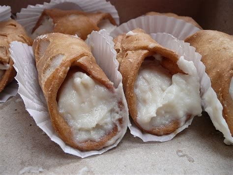 italian cannoli's | Italian bakery, Italian recipes, Food and drink