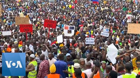 Thousands Protest in Mali in Support of Coup - YouTube