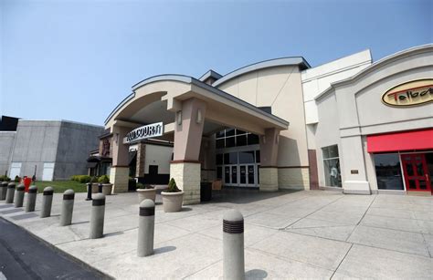 Despite recent store closings, the Huntington Mall continues growth ...