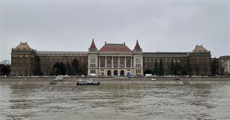 Budapest University Of Technology And Economics Notable Alumni - University Poin