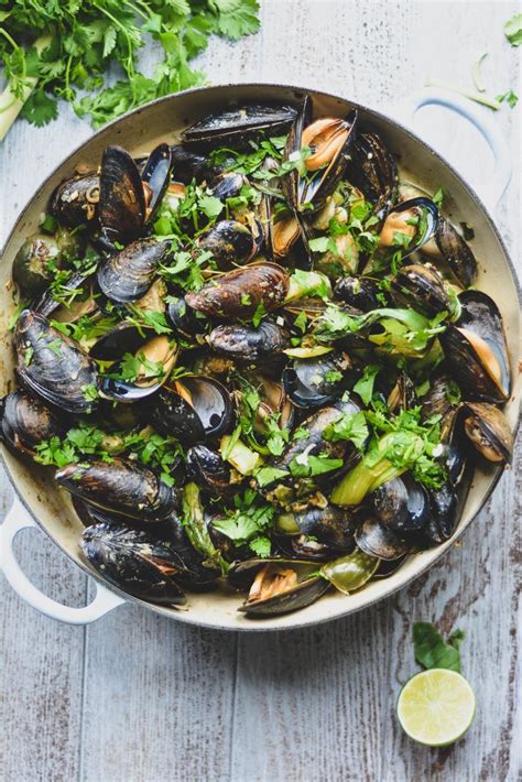 Thai Green Curry Mussels — Wanderings in My Kitchen