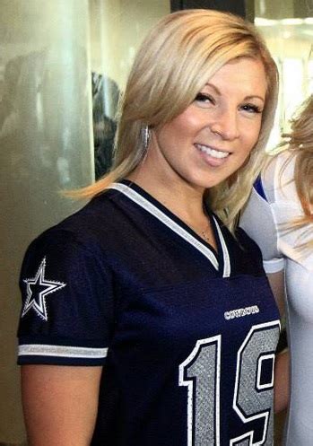 Miles Austin marries girlfriend Stacy Sydlo; Cowboys serve as groomsmen