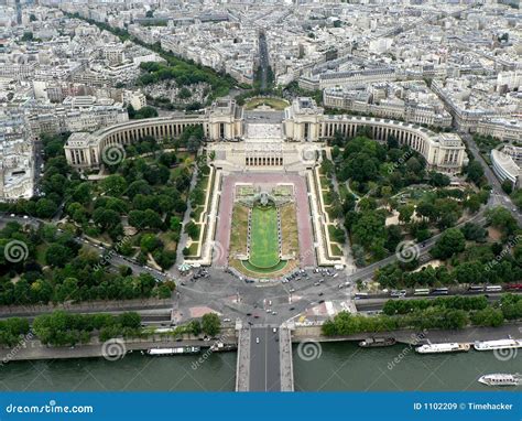 Trocadero Gardens and the Palais De Chaillot Stock Image - Image of ...