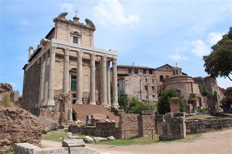 Caesar's temple, the Forum Rome Amazing Buildings, History Photos ...