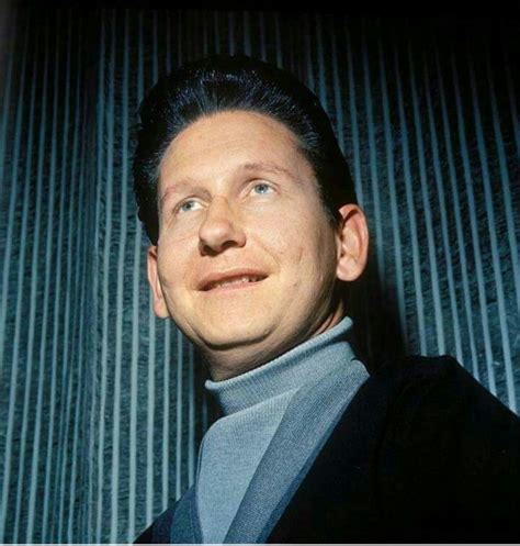 Roy Orbison with no Sunglasses! And it's in color. ( pretty blue eye's) | Roy orbison, Music ...