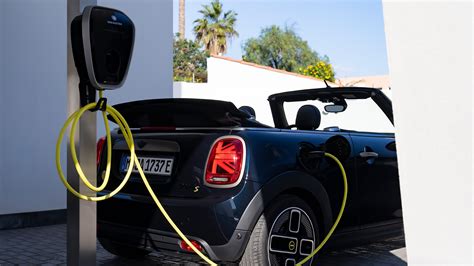 ALL-ELECTRIC MINI CONVERTIBLE