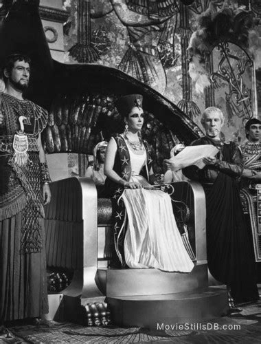 Cleopatra - Publicity still of Elizabeth Taylor & Hume Cronyn