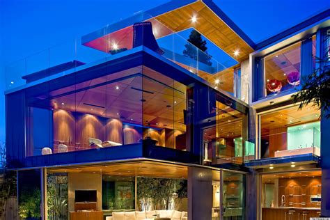 Living in a Glass House: A Glimpse into a Unique and Spectacular Lifestyle