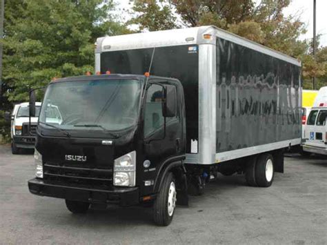 Isuzu ISUZU NRR 20FT BOX (2011) : Van / Box Trucks