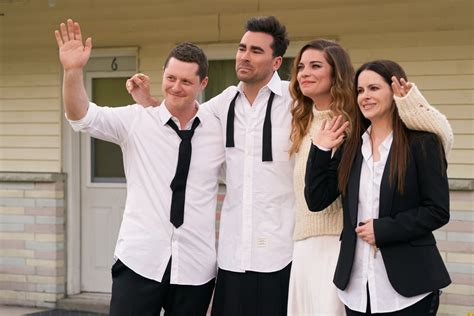 See the Schitt's Creek Cast's Series Finale Farewell Posts | POPSUGAR Entertainment