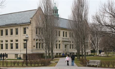 Seton Hall University to Offer Steep Tuition Discounts - The New York Times