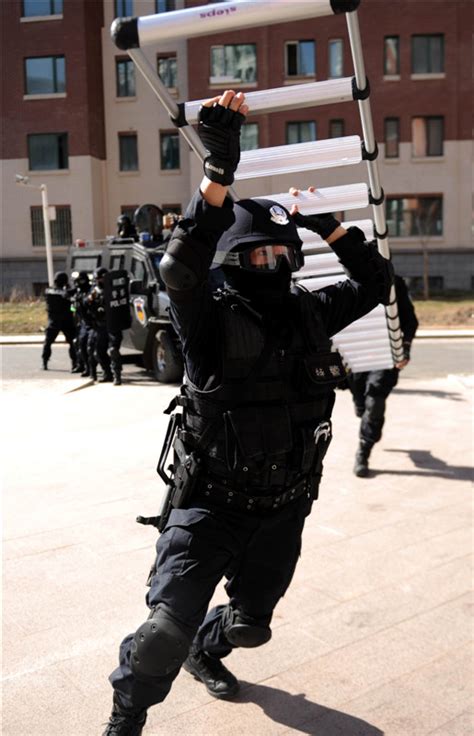 Xinjiang police holds anti-riot drill[4]| China photos