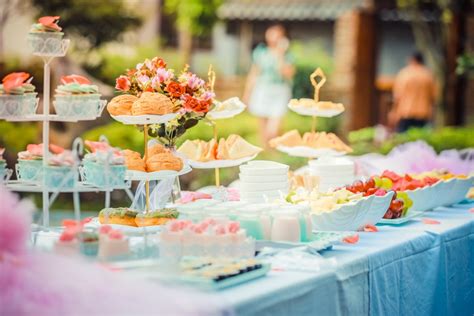 Preparing For An Outdoor Party At Your Home - Hubby Helps