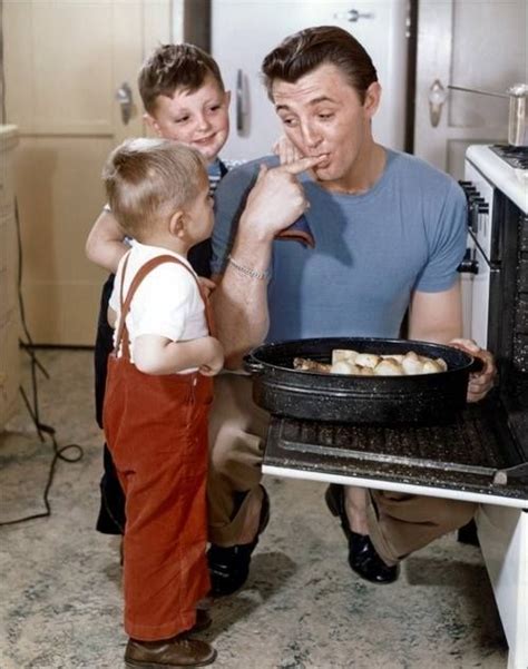 Robert Mitchum with sons Chris and James in the kitchen in 1947. | Robert Mitchum and his family ...