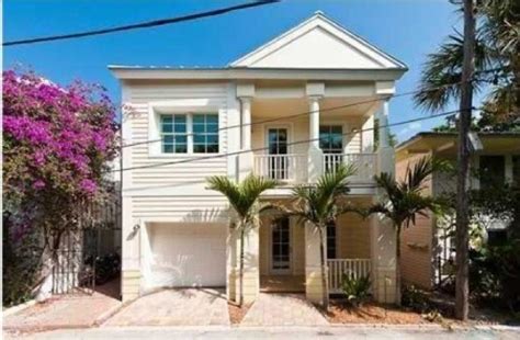 Jimmy Buffett Purchases Third Palm Beach Home For $1.3 Million