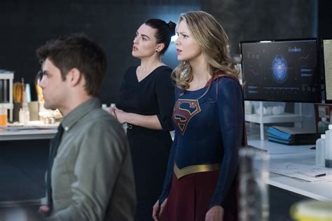 SUPERGIRL: Reign Is Captured In New Photos From Season 3, Episode 19 ...