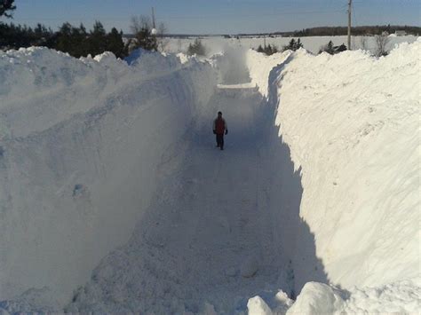 25 Truly Terrifying Pictures Of The Snow In Eastern Canada Right Now