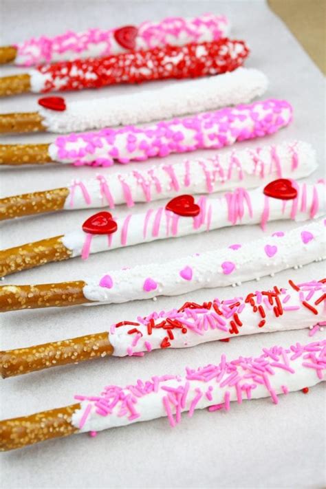 Valentine's Day Chocolate Covered Pretzels DIY | Catch My Party