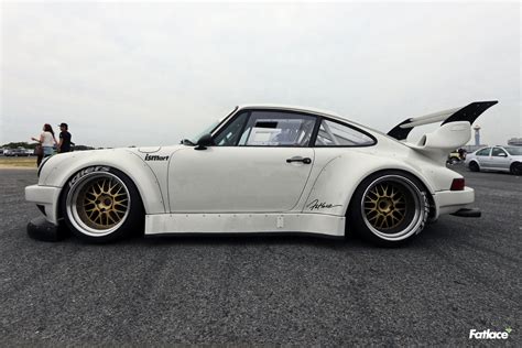 Toshi’s Porsche 930 RWB – Fatlace™ Since 1999