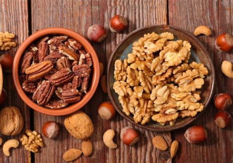 Pecan Vs Walnut - What's The Difference? - Foods Guy