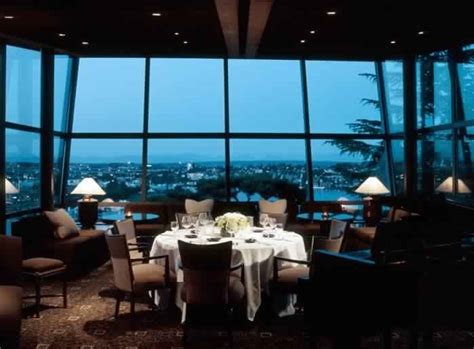 32 Of The Most Beautiful Restaurants With A View Of The World - Page 4 of 4