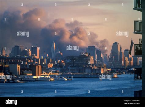 World trade center collapse hi-res stock photography and images - Alamy