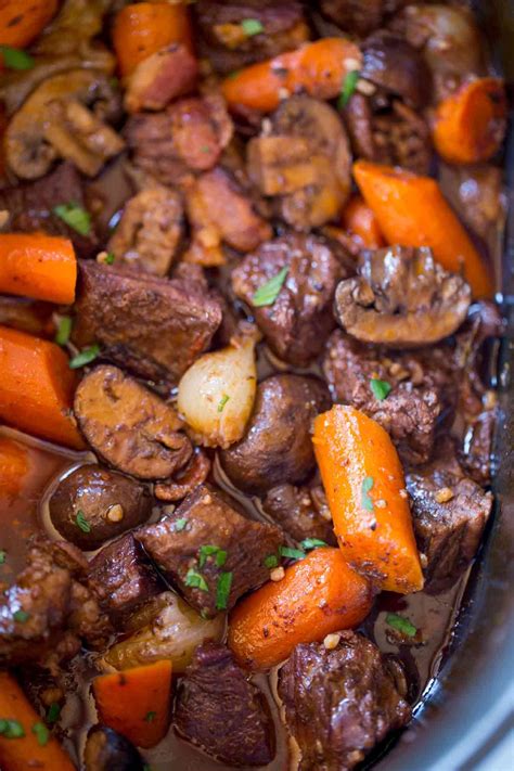 The EASIEST Slow Cooker Beef Bourguignon with beef, red wine, mushrooms ...