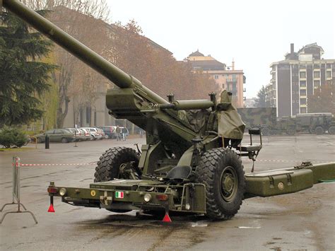 FH-70 155mm Field Howitzer Walk Around Page 1