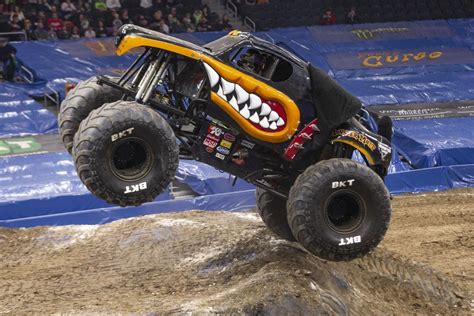 Monster Mutt Rottweiler (Vaters) | Monster Trucks Wiki | Fandom