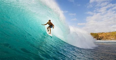 5 of the Best Surf Spots in the World