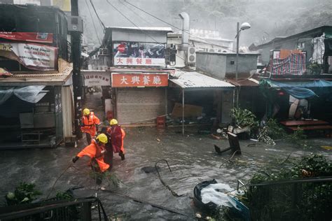 Super Typhoon Mangkhut Risks $120 Billion in Damage - Bloomberg