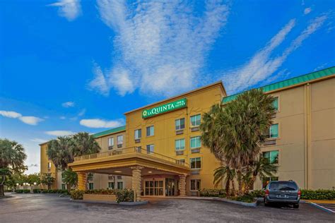 La Quinta Inn & Suites by Wyndham Miami Cutler Bay | Miami, FL Hotels