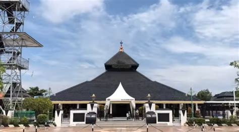 Masjid Agung Demak, Pelopor Penyebaran Agama Islam di Pulau Jawa ...