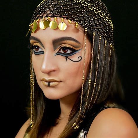 How To Achieve A Cleopatra Inspired Look - Liliana Toufiles | Egyptian makeup, Egypt makeup ...