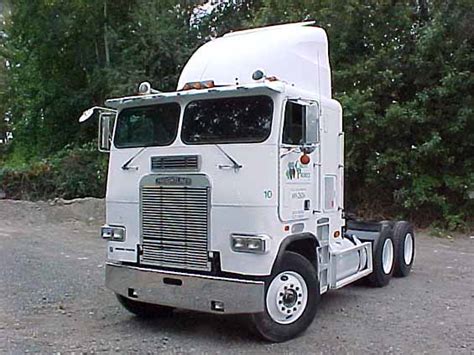 Freightliner FLT:picture # 6 , reviews, news, specs, buy car