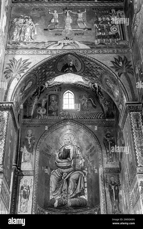 Cathedral inside sicily italy Black and White Stock Photos & Images - Alamy