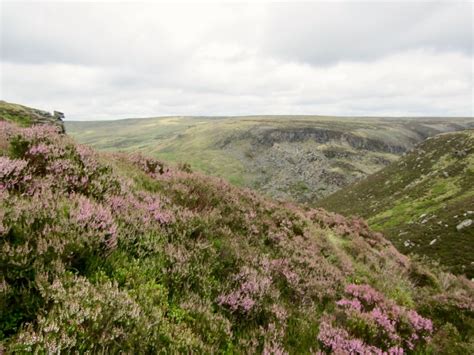 Dovestone Reservoir and Saddleworth Moor: Hiking in the North Peak ...