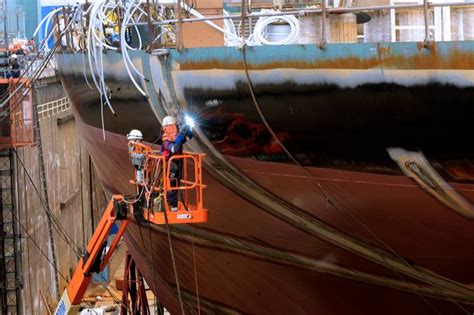 Philadelphia Shipyard Fights Again for Its Life - WSJ