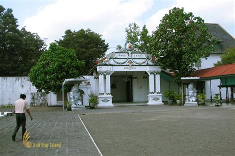 Sultan Palace - Yogyakarta Places of Interest | Royal Palace