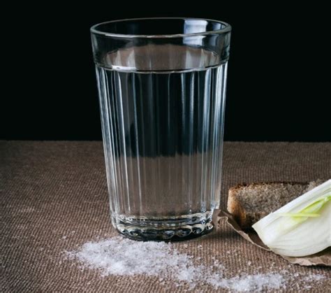 Salt Water Rinse For Toothache: 4 Benefits & Detailed Steps