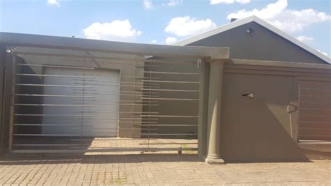 3 Bedroom House for Sale in Pimville Zone 7 | Soweto - South Africa | IA0001679720 | ImmoAfrica.net