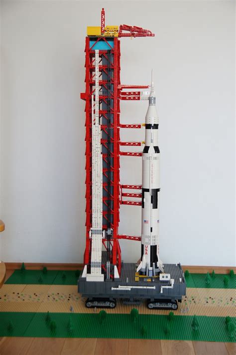 LEGO MOC: NASA Apollo Saturn V Launch Umbilical Tower – zusammengebaut