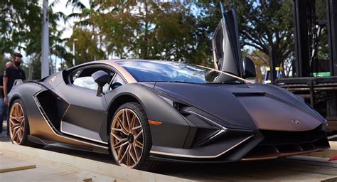 What Do You Think Of This Carbon Lamborghini Sian? | Carscoops