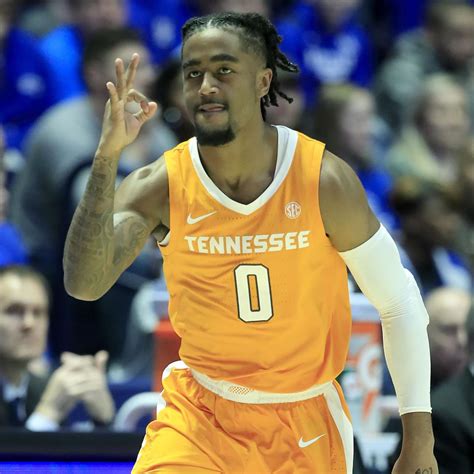 Video: Watch Tennessee's Jordan Bone Hit Floater After Faking out Iowa ...