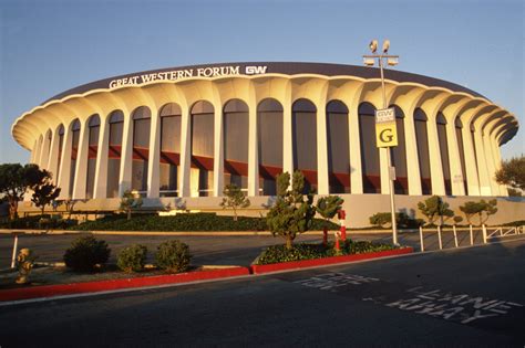 Lakers News: LA Discussed Moving from Staples Center to Forum for 2025 ...