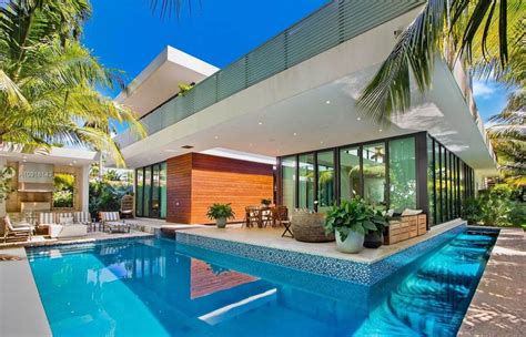 $6.39 Million Stunning Modern Home in Miami Beach for Sale