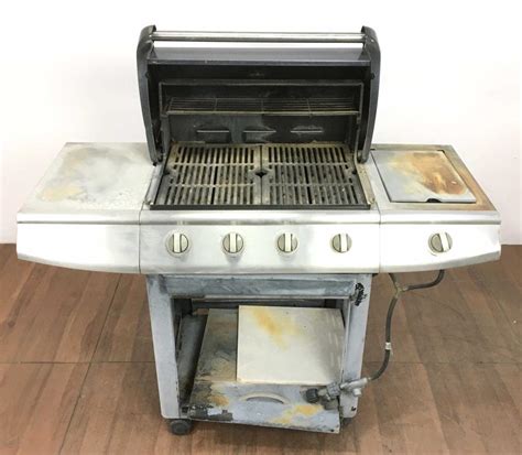 Lot - Charmglow 5-Burner Propane Grill